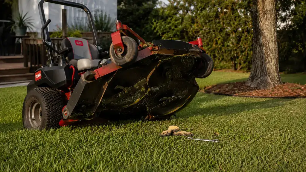 How to Replace Zero Turn Mower Blades With a High Lift Set